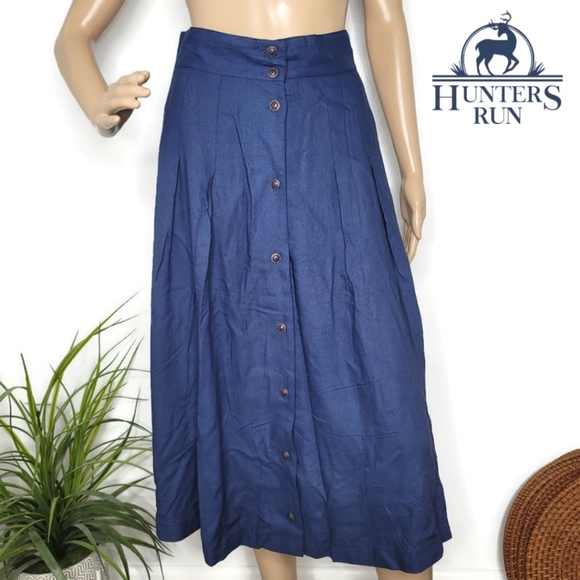 hunters run navy long skirt size 6. Fancy buttons. - Picture 1 of 7